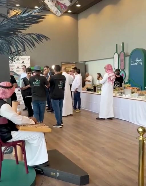 الحضور داخل مركز ينير الكون أثناء إحدى الفعاليات